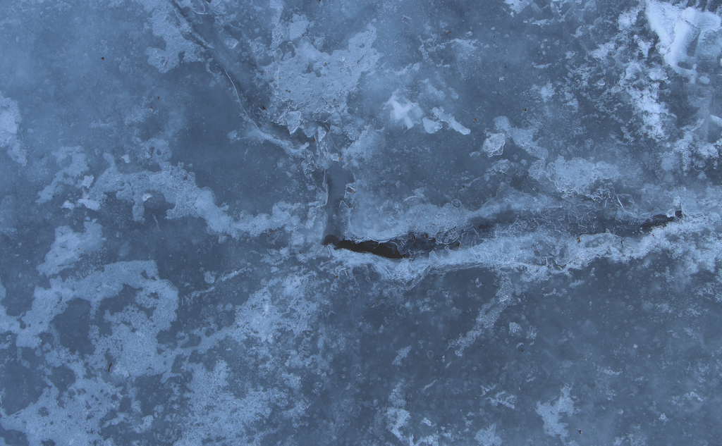 Preview of ice cracked 01